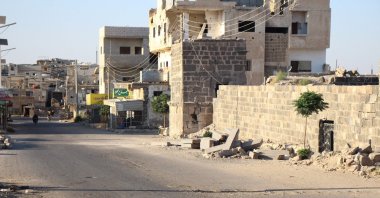 A picture shows the Syrian district of Daraa al-Balad deserted following fighting between regime forces and armed opposition groups in Syria's southern province of Daraa, on Aug. 16, 2021. (AFP Photo)