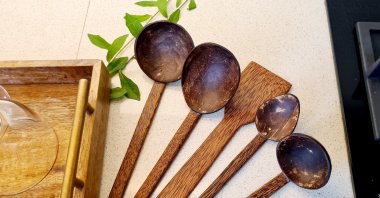 Kitchen utensils made from recycled coconut shells. (Photo courtesy of Thenga)