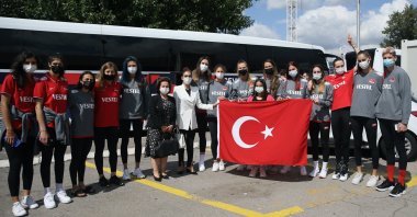 Turkey women's national volleyball team and local Turkish officials pose for a photo at the Nikola Tesla Airport, Belgrade, Serbia, Sept. 1, 2021. (AA Photo)