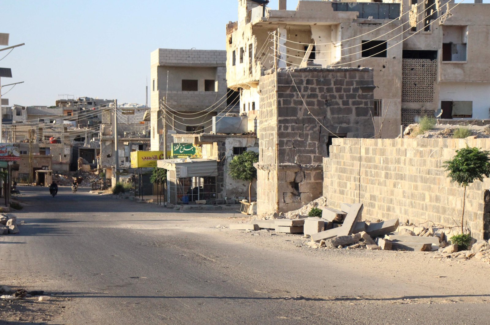 A picture shows the Syrian district of Daraa al-Balad deserted following fighting between regime forces and armed opposition groups in Syria's southern province of Daraa, on Aug. 16, 2021. (AFP Photo)