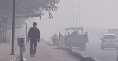  A view along NH-9 on a smoggy morning near Mayur Vihar in New Delhi, India on Feb. 8, 2021. (Hindustan Times via Getty Images)
