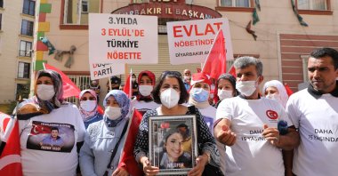 Maide Türemiş (C) holds a picture of her daughter, Nilüfer, in front of the HDP headquarters during her visit to protesting parents, Diyarbakır, Turkey, Sept. 1, 2021. (AA Photo)