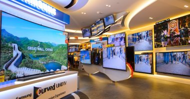 Daily shows and other footage are displayed on screens at a shopping center in Hong Kong, Feb. 4, 2015. (Shutterstock Photo)