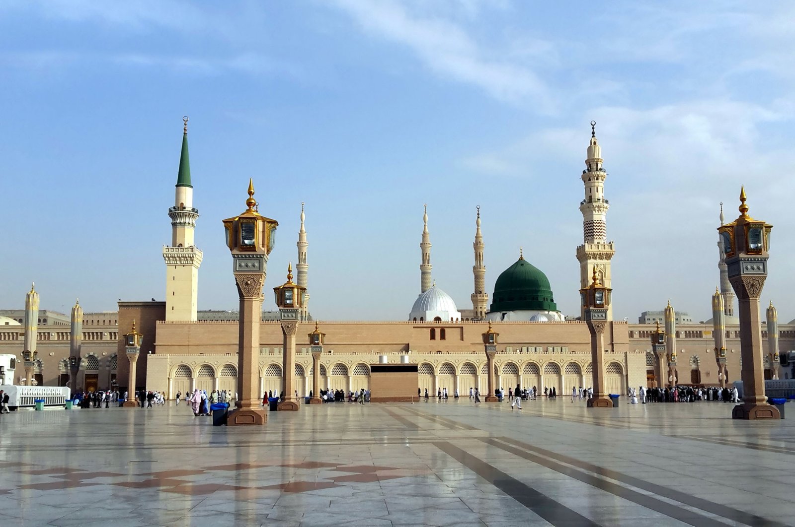 who-does-the-single-grave-in-the-tomb-of-prophet-muhammad-belong-to