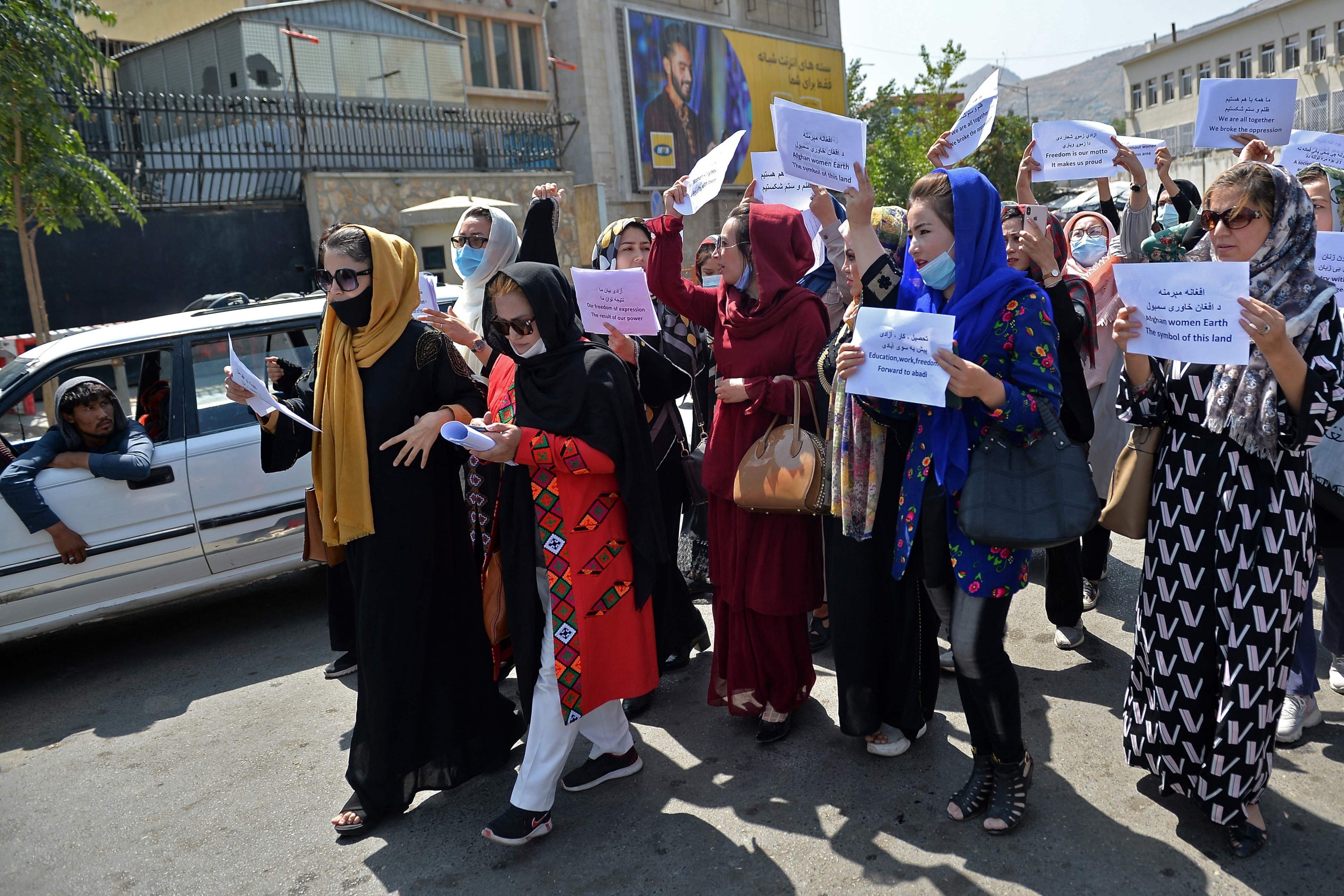 Afghan women's protest abruptly ended by Taliban special forces | Daily  Sabah