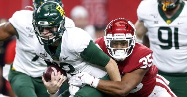 Oklahoma linebacker Nik Bonitto (35) sacks Baylor quarterback Charlie Brewer (12) during an NCAA college football game for the Big 12 Conference championship in Arlington, Texas, Dec. 7, 2019. (AP Photo)