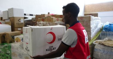A Somalian Red Crescent worker handles an aid package sent by Turkey, Aug. 24, 2021. (IHA Photo)