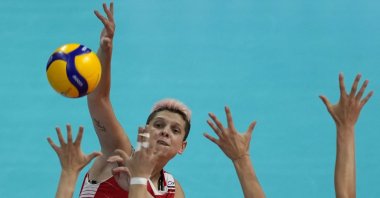 Turkey's Ebrar Arakurt spikes the ball against Netherlands' Nika Daalderop (L) and Indy Baijens during the 2021 Women's European Volleyball Championship bronze medal match between Turkey and the Netherlands, in Belgrade, Serbia, Sept. 4, 2021. (AP Photo)
