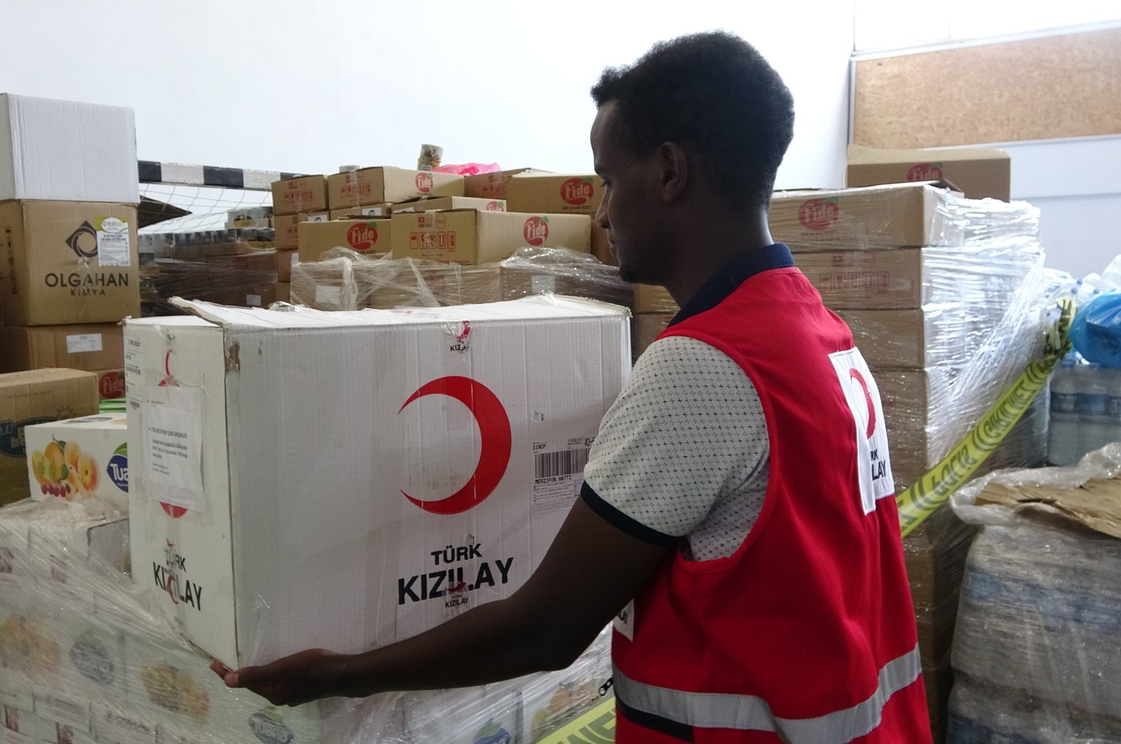 A Somalian Red Crescent worker handles an aid package sent by Turkey, Aug. 24, 2021. (IHA Photo)