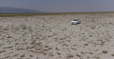 A car drives on the bed of completely dried Lake Akşehir in Konya, Turkey, Aug. 27, 2021. (DHA Photo)