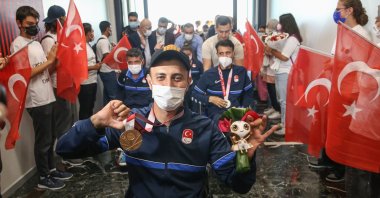 Fans welcome Turkish Paralympic athletes on return to Istanbul Airport, Istanbul, Turkey, Sept. 2, 2021. (AA Photo)