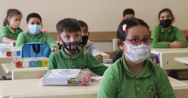Students wearing protective masks sit inside a classroom at a school in Bağcılar district, Istanbul, Turkey, Sept. 6, 2021. (AA Photo)