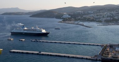 A cruise ship approaches Ege Port on Kuşadası in Aydın province, southwestern Turkey, Sept. 2, 2021. (DHA Photo)