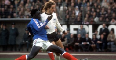 France defender Jean-Pierre Adams (L) challenges Germany's Helmut Kremers in this undated photo. (IMAGOIMAGES Photo)