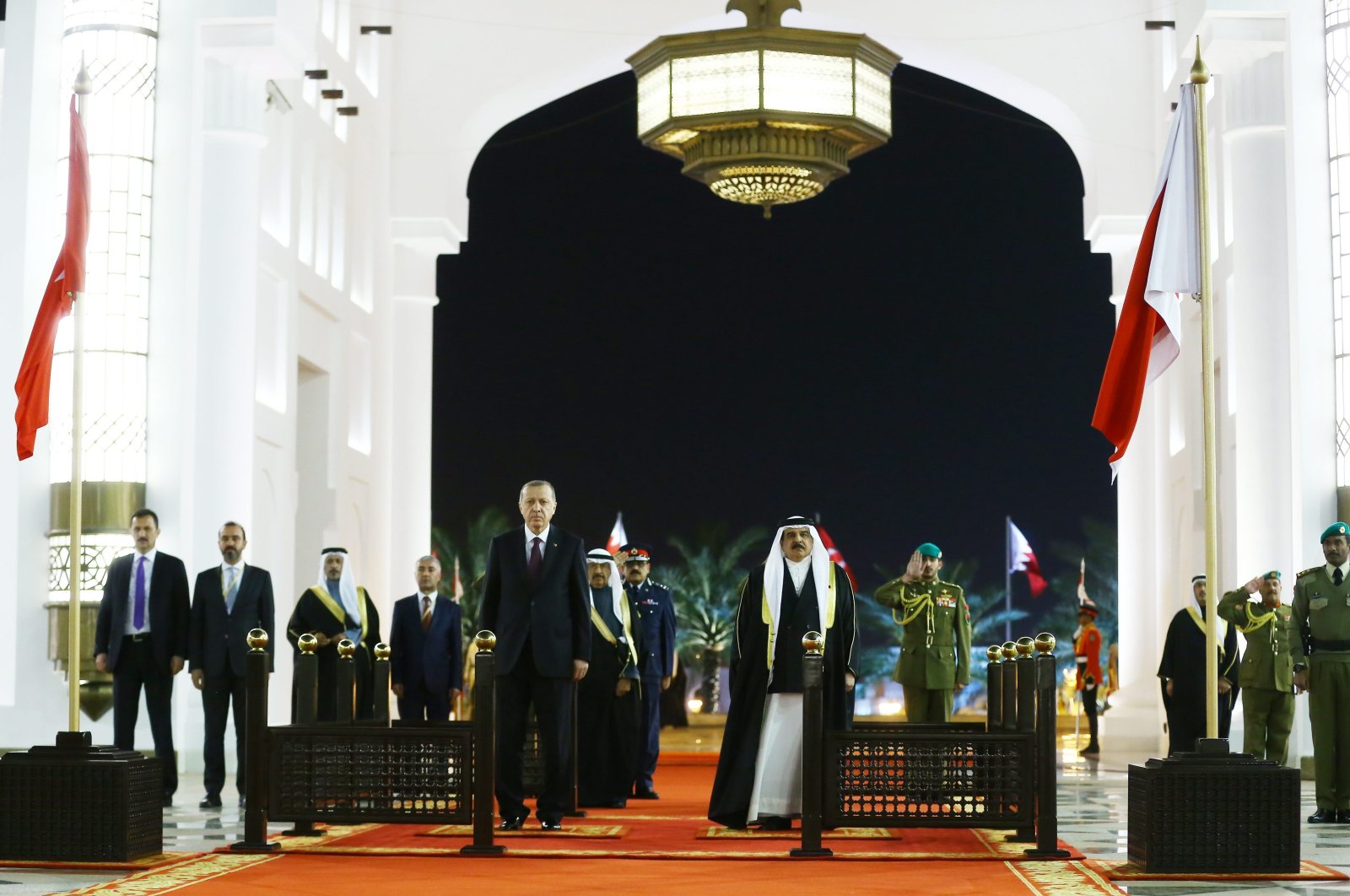 President Recep Tayyip Erdoğan (L) and King Hamad bin Isa Al Khalifa are seen ahead of a meeting in Manama, Bahrain, Feb. 15, 2017. (AA Photo)
