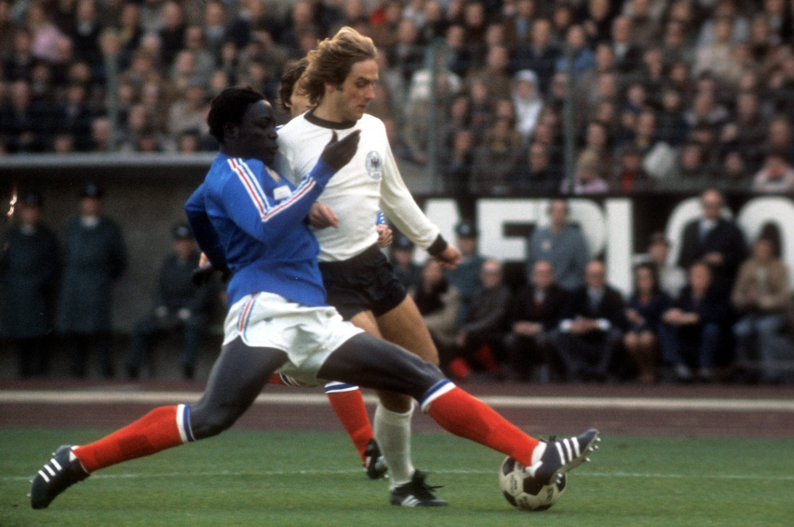 France defender Jean-Pierre Adams (L) challenges Germany's Helmut Kremers in this undated photo. (IMAGOIMAGES Photo)