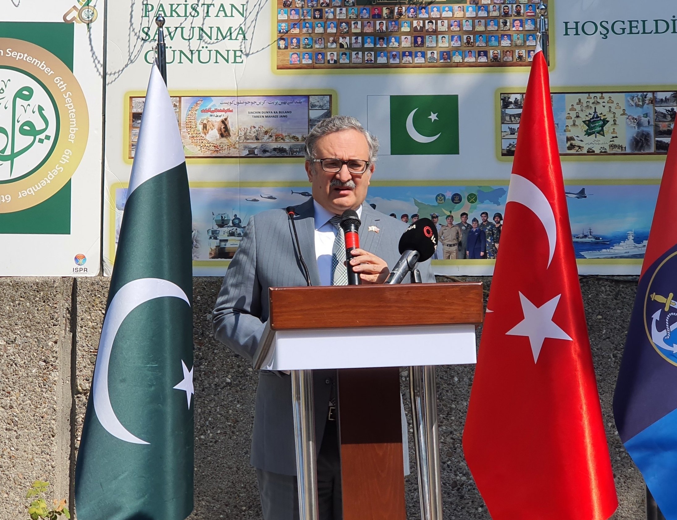 pakistan s embassy in turkey marks defense martyrs day daily sabah