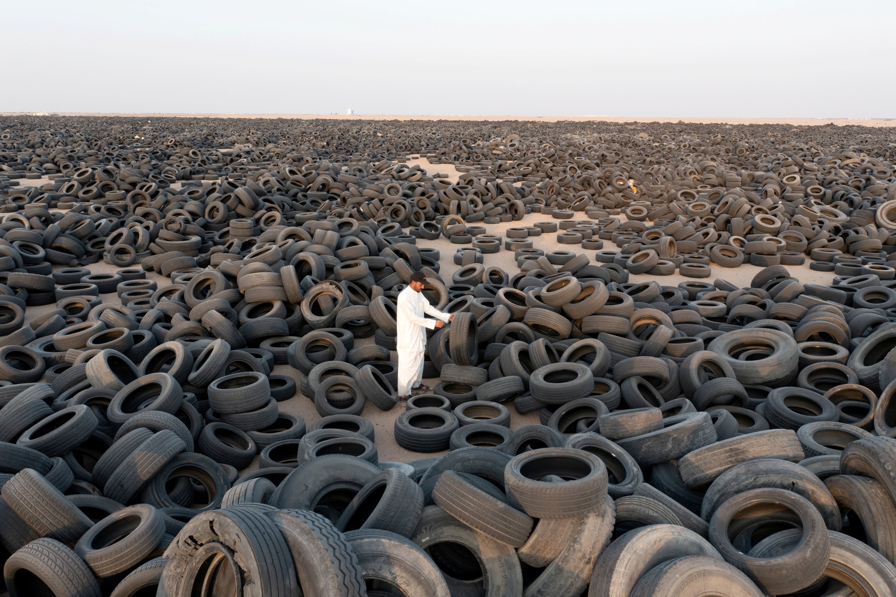 Kuwait starts recycling giant desert tire graveyard | Daily Sabah