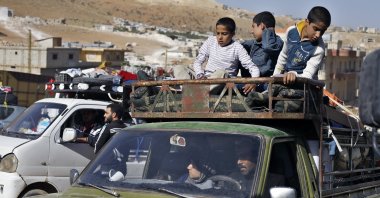 Syrian refugees in a pickup truck get ready to cross into Syria from the eastern Lebanese border town of Arsal, Lebanon, June 28, 2018. (AP Photo)