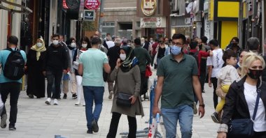 People wearing protective masks against COVID-19 walk on a street in Trabzon, Turkey, Sept. 6, 2021. (DHA PHOTO)
