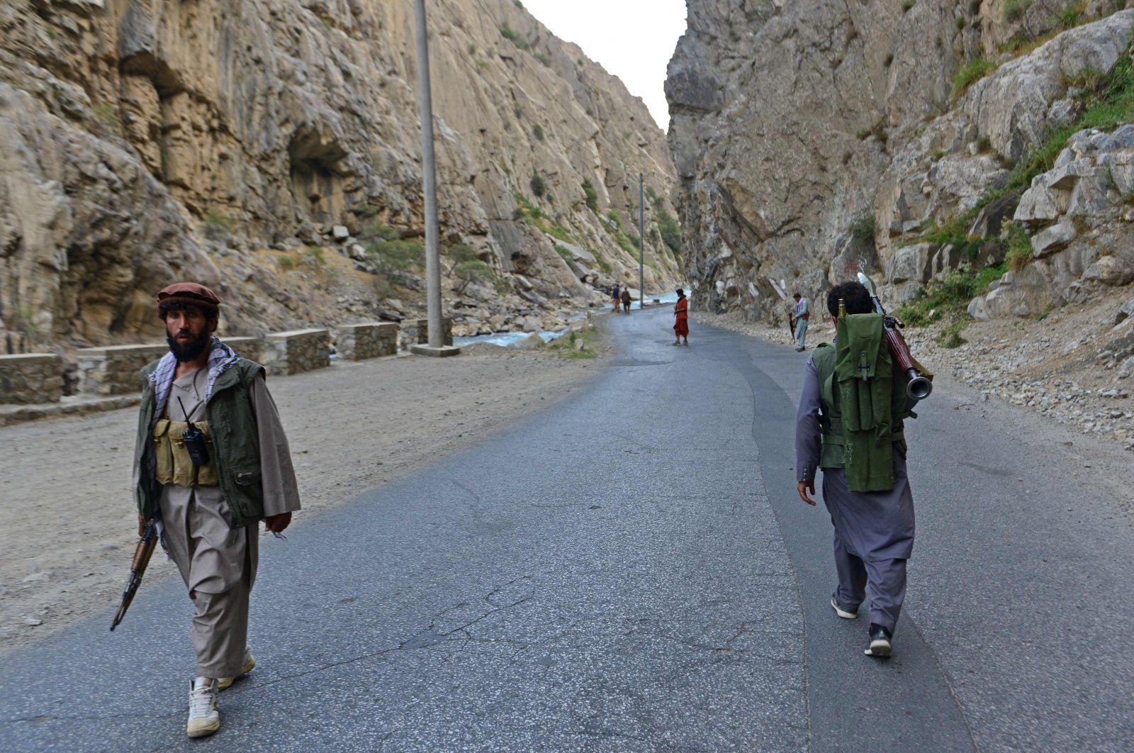 Afghan resistance movement and anti-Taliban uprising forces personnel patrol along a road in Rah-e Tang, Panjshir province, Afghanistan, Aug. 29, 2021. (AFP Photo)