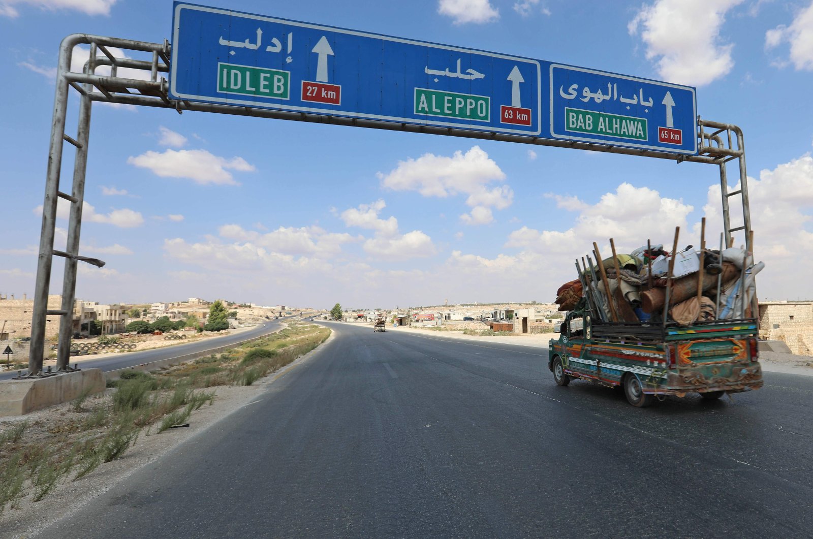 Residents of the Idlib province flee toward the Syrian-Turkish border, Sept. 10, 2018, Idlib, Syria. (AFP File Photo)