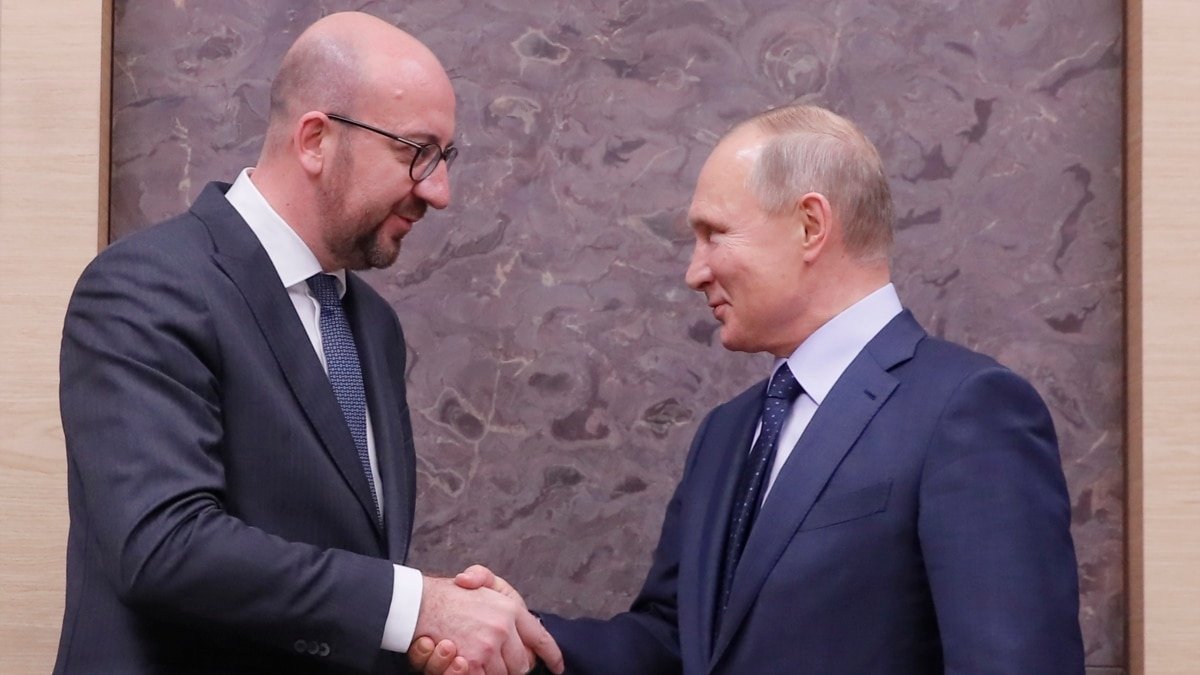 Then-prime minister of Belgium, Charles Michel (L) and Russian President Vladimir Putin shake hands before a meeting at the latter's residence outside Moscow, Russia in 2018. (Reuters File Photo)