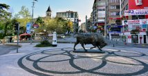Bull statue at the Kadıköy square in Istanbul. (Shutterstock Photo) 