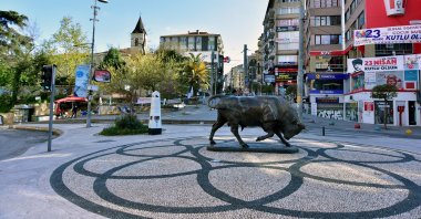 Bull statue at the Kadıköy square in Istanbul. (Shutterstock Photo) 