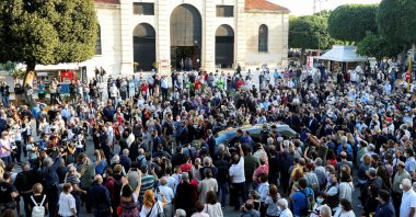People escort a hearse carrying the coffin of late Greek composer Mikis Theodorakis during a farewell ceremony, in the city of Chania, on the island of Crete, Greece, Sept. 9, 2021. (Reuters Photo)