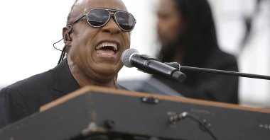 Musician Stevie Wonder performs at a campaign rally for Democratic presidential candidate Hillary Clinton before President Barack Obama spoke to the audience in Kissimmee, Florida, U.S., Nov. 6, 2016. (AP Photo)