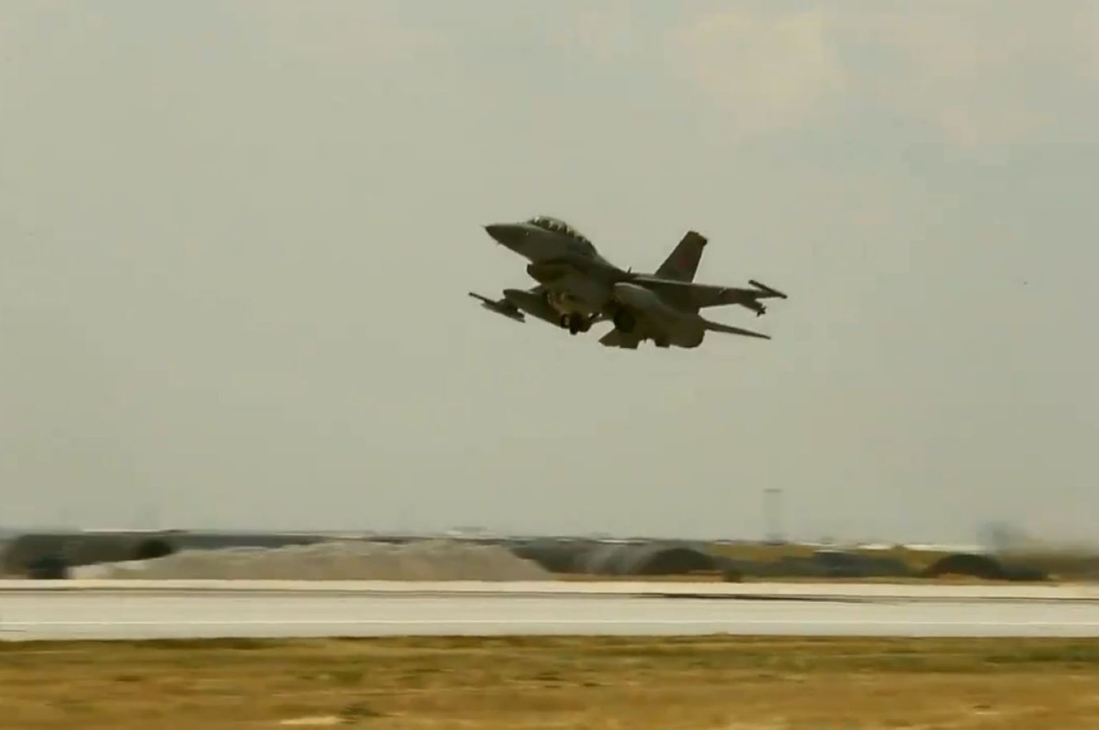 A Turkish fighter jet takes off to participate in counterterrorism operations in northern Iraq's Metina region in this undated file photo. (DHA File Photo)