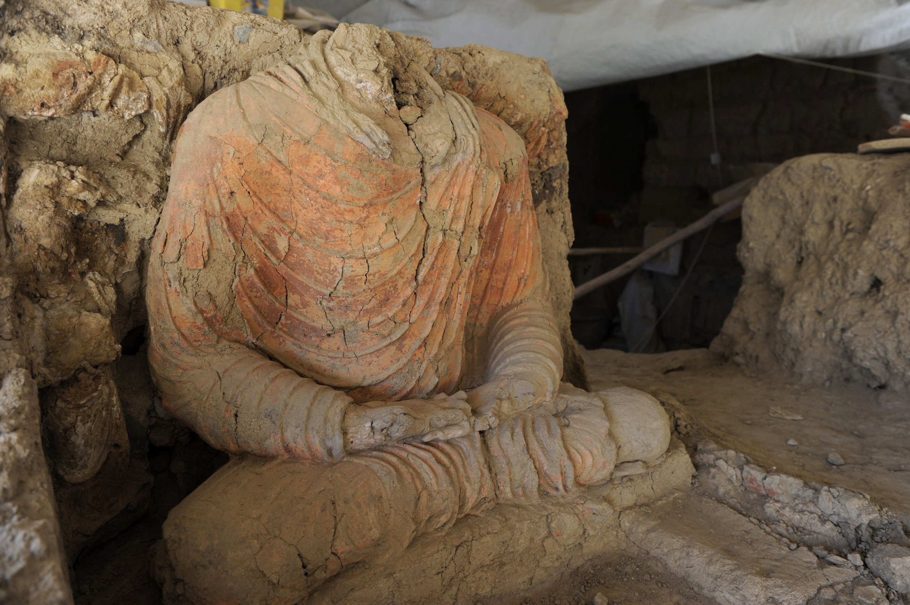 A Buddha statue discovered inside an ancient monastery in Mes Aynak, in the eastern province of Logar, Afghanistan, Nov. 23, 2010. (AFP Photo)