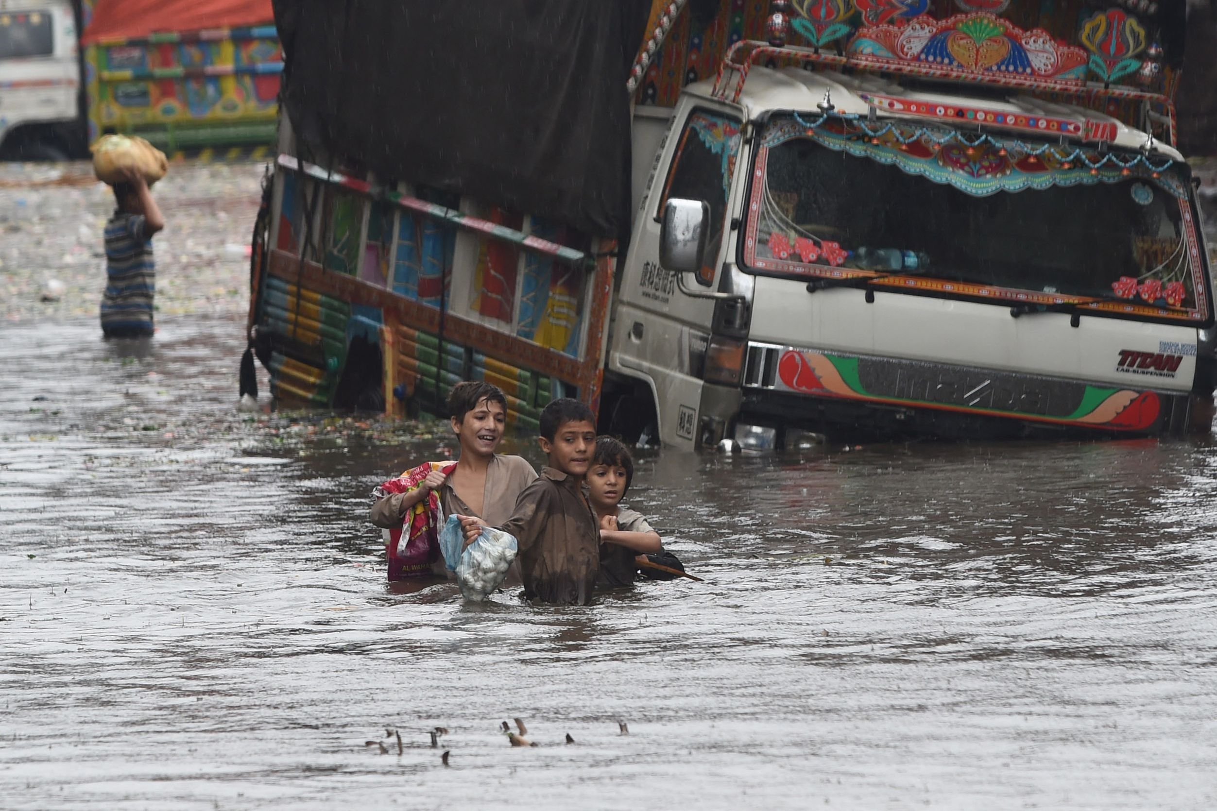 Heavy rains in northwest Pakistan kill at least 14 | Daily Sabah