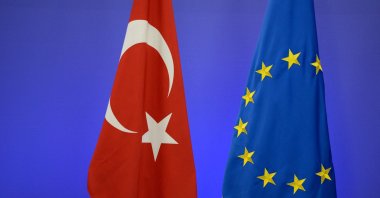 The Turkish national flag (L) and the EU flag stand ahead of a summit on relations between the European Union and Turkey in Brussels, Belgium, Nov. 29, 2015. (AFP File Photo)