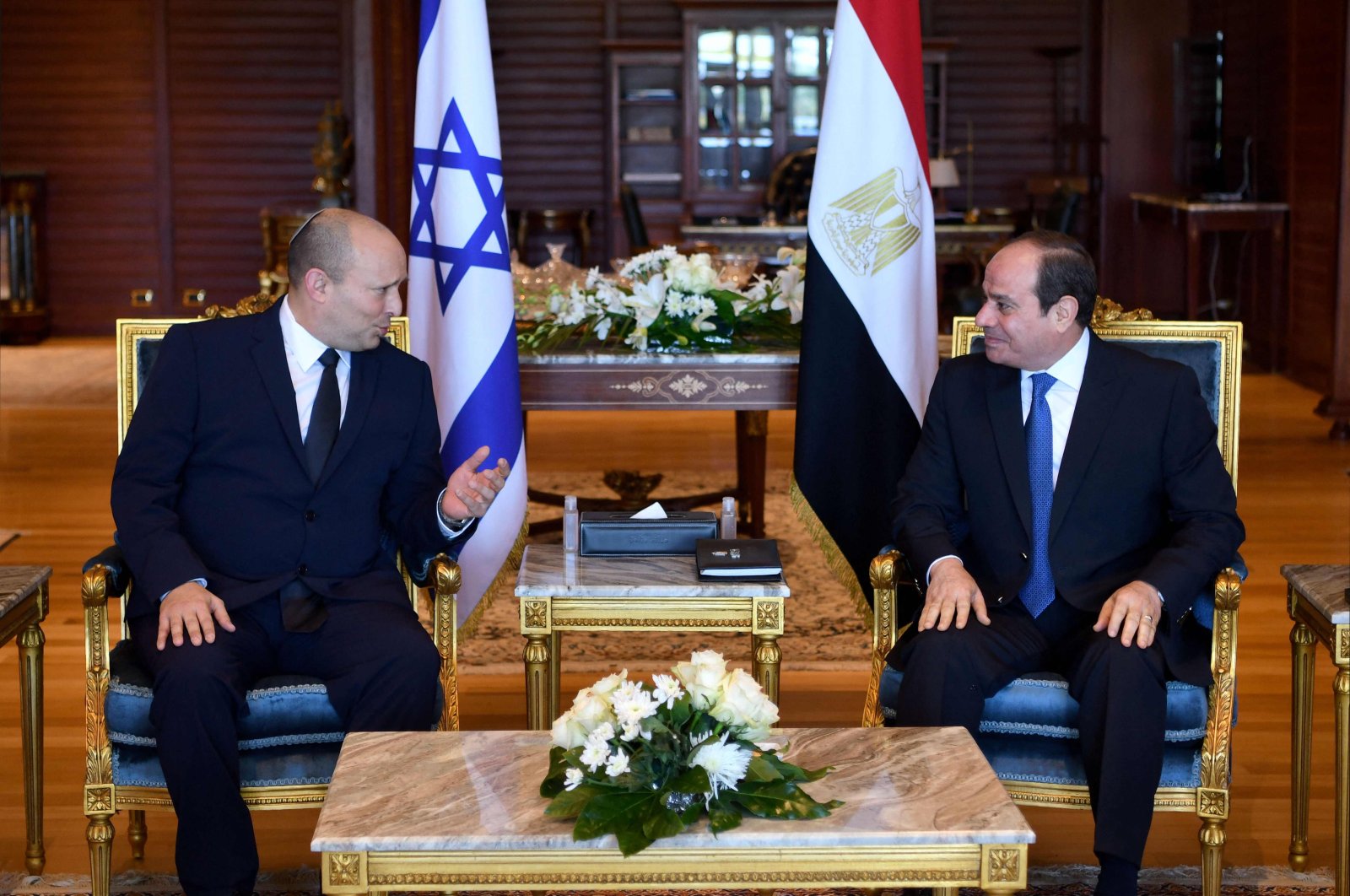 Egyptian President Abdel Fattah el-Sissi (R) meets with Israeli Prime Minister Naftali Bennett in the Egyptian Red Sea resort town of Sharm el-Sheikh on Sept. 13, 2021. (AFP Photo)