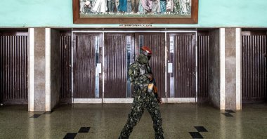 A member of the Guinean Special Forces patrols the Peoples Palace during the first session of talks between Col. Mamady Doumbouya and current Guinean political parties in Conakry, Guinea, Sept. 14, 2021. (AFP Photo)