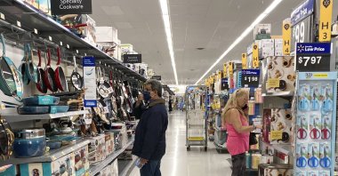 Consumers shop at a Walmart store in Vernon Hills, U.S., May 23, 2021. (AP Photo)