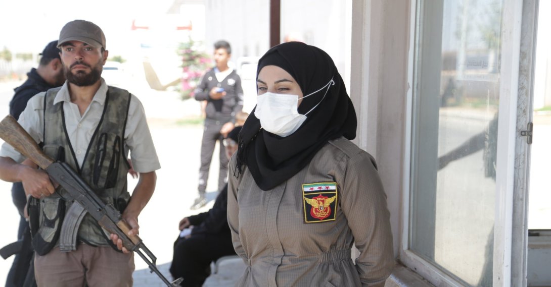 A policewoman stands at a checkpoint in al-Bab, Syria, Sept. 14, 2021. (AA PHOTO) 