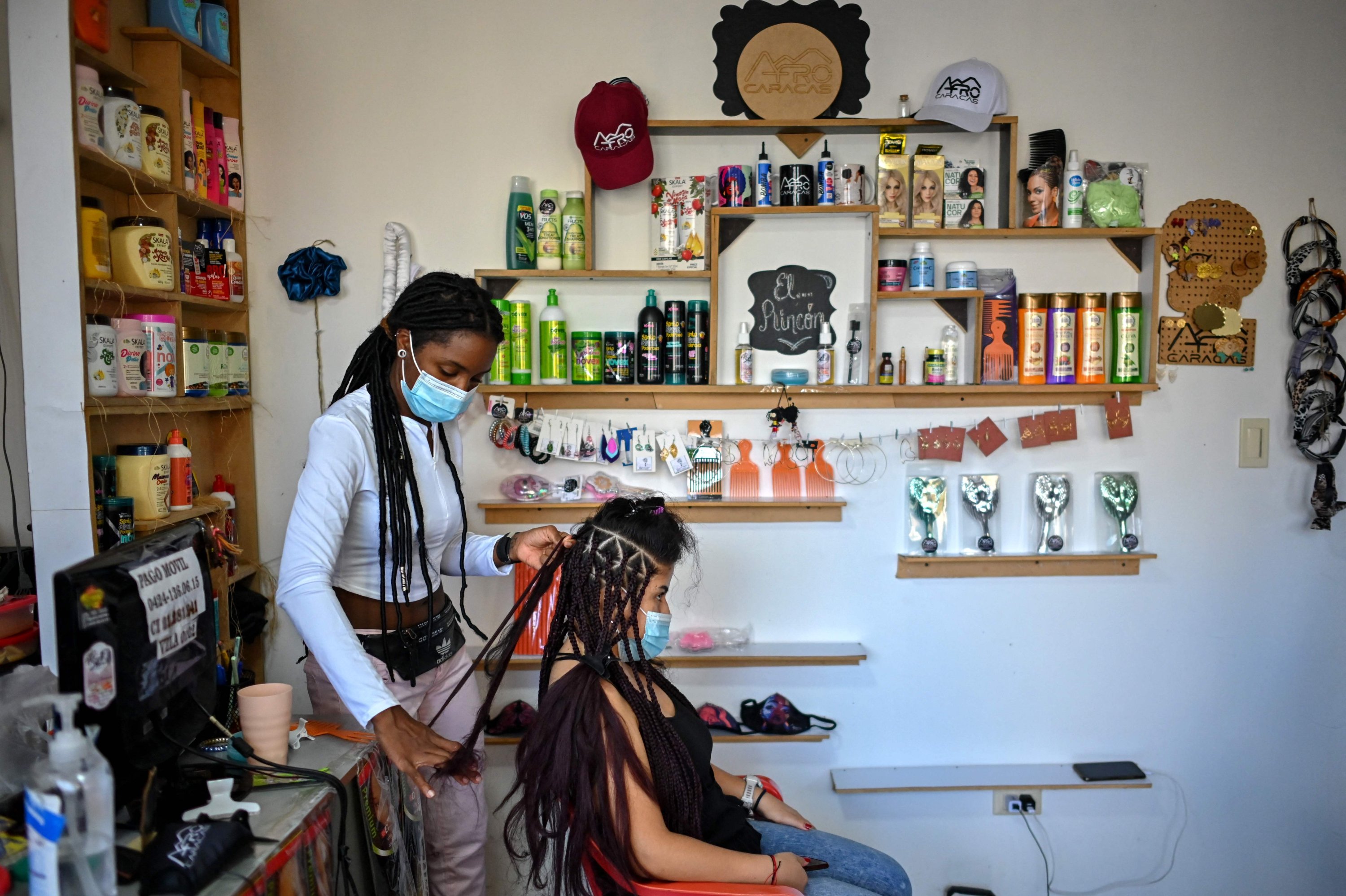 Afro pride: Fighting against Venezuela's black hair stereotypes | Daily  Sabah