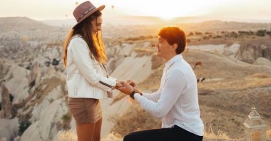 Turkish NBA star Cedi Osman (R) proposes to his long-time girlfriend Ebru Şahin in Cappadocia, Nevşehir, central Turkey, Sept. 14, 2021. (Photos: Cedi Osman on Instagram)