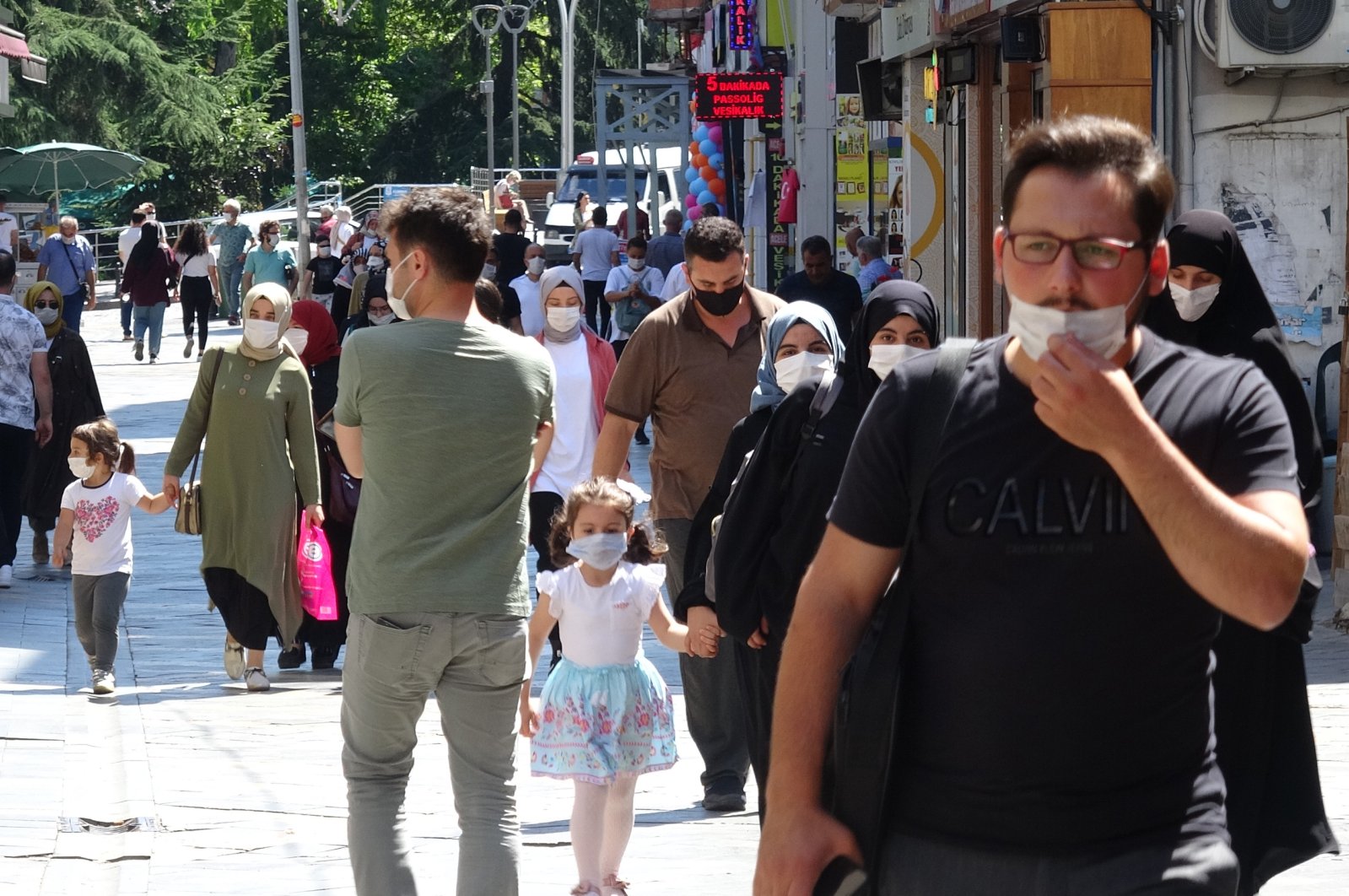 People wearing protective masks walk on a street in Trabzon, northern Turkey, Sept. 13, 2021. (DHA PHOTO) 