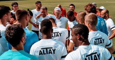 Altay coach and players during a training session ahead of Friday's Izmir derby against Göztepe, Izmir, western Turkey, Sept. 15, 2021. (IHA Photo)