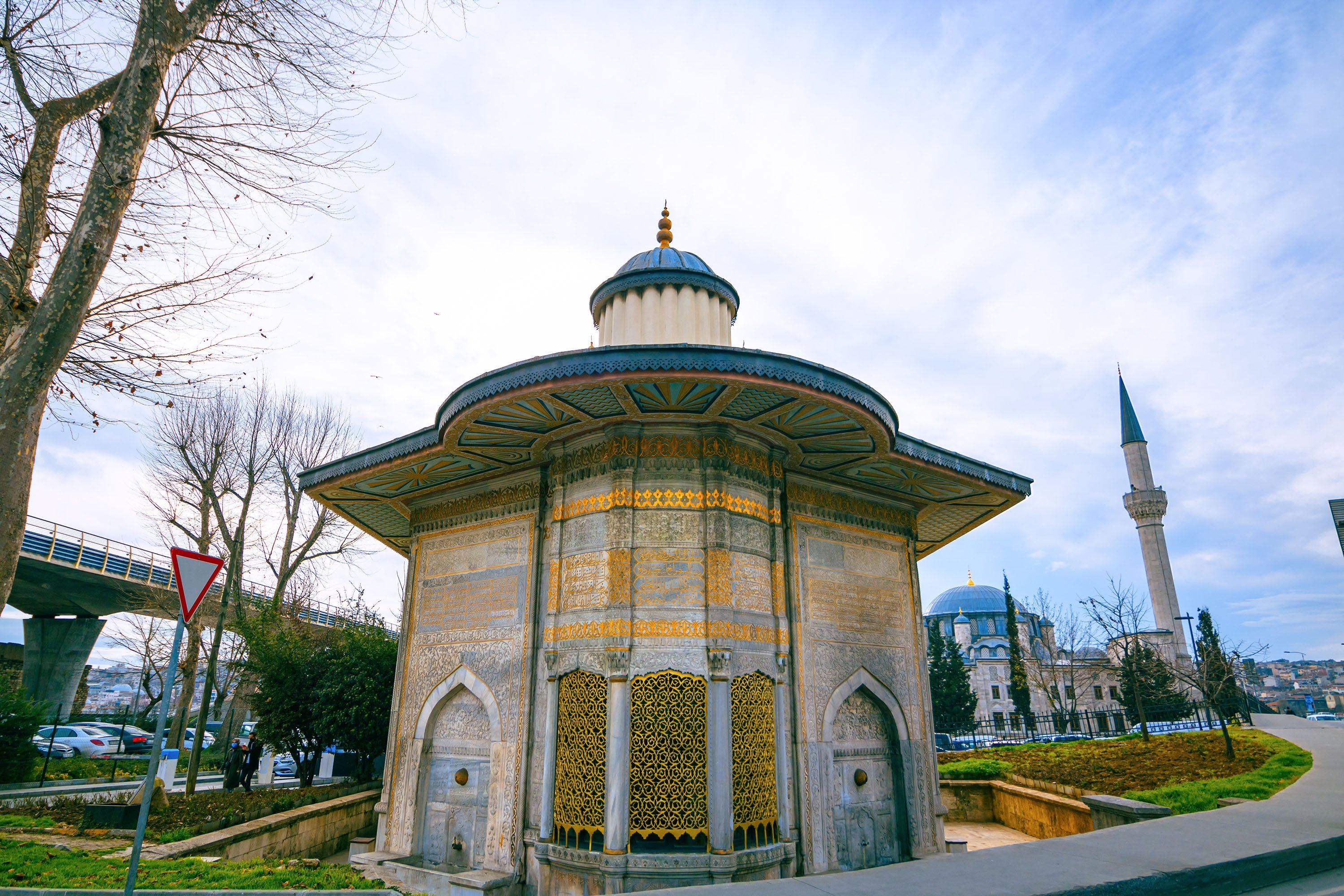 Saliha Sultan Fountain and Sebil in Azapkapı, Istanbul. (Shutterstock images)