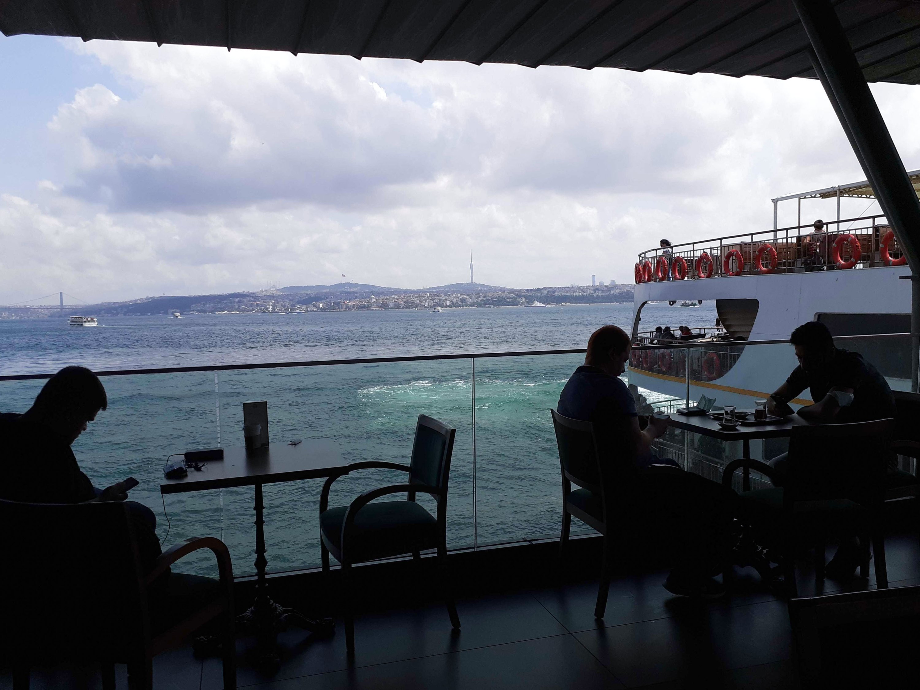 The terrace of the Istanbul Bookstore overlooking the Bosporus, above the Karaköy Ferry Terminal, Karaköy, Istanbul. (Yasemin Çelebi Paçalıoğlu for Daily Sabah)