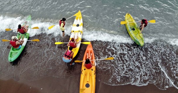 Russian bloggers enjoy a canoe tour in Muğla province, southwestern Turkey, Sept. 16, 2021. (AA Photo)