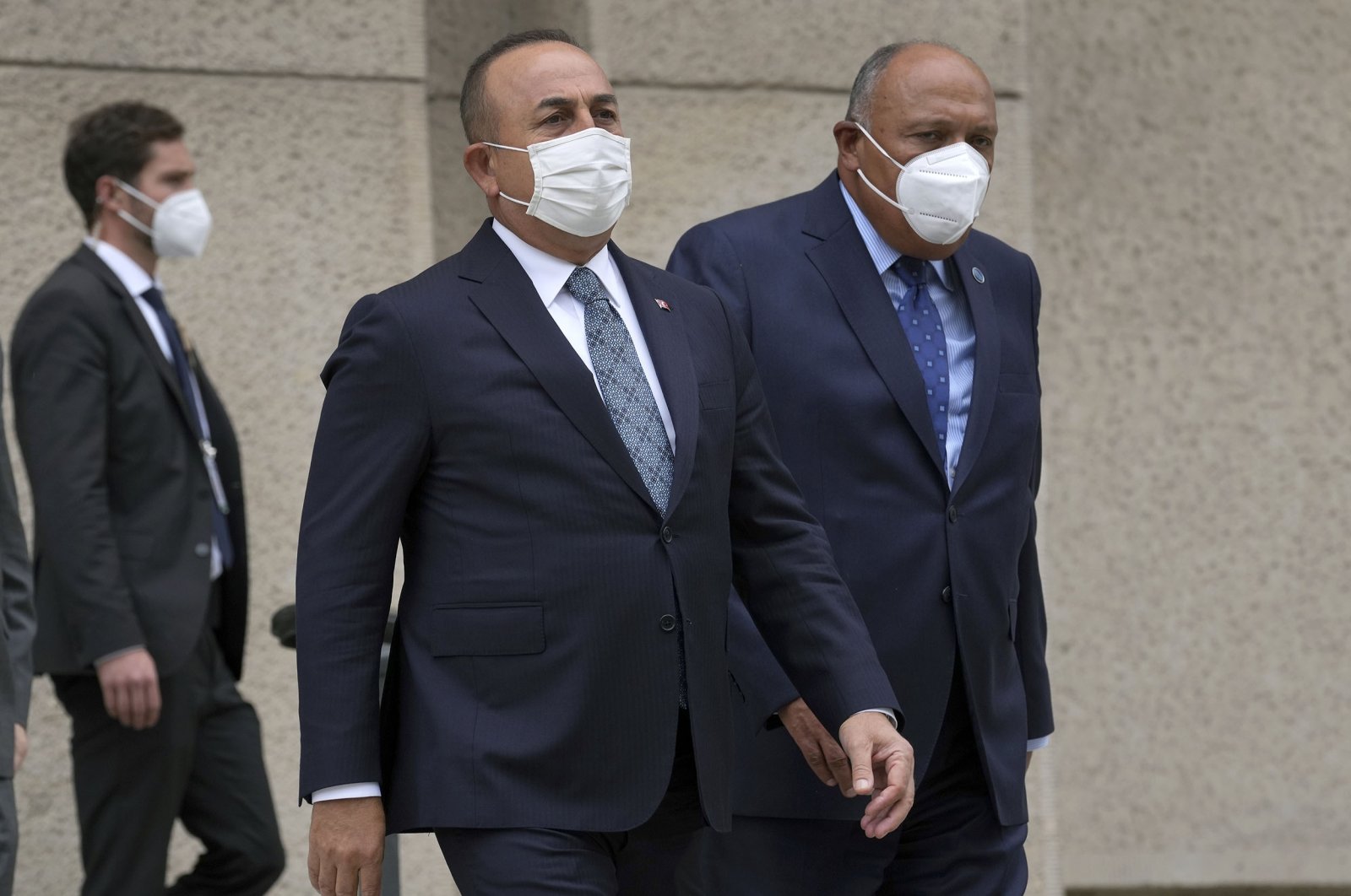 Turkey’s Foreign Minister Mevlüt Çavuşoğlu (L) and his counterpart from Egypt, Sameh Shoukry (R) arrive for a group photo during the Second Berlin Conference on Libya at the foreign office in Berlin, Germany, June 23, 2021. (AP Photo)