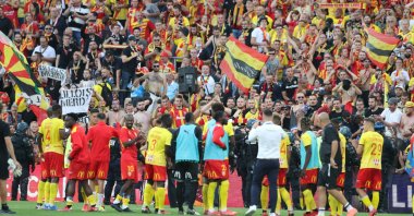 RC Lens players celebrate after the French Ligue 1 victory over Lille at the Stade Bollaert-Delelis in Lens, France, Sept. 18, 2021. (Reuters Photo)