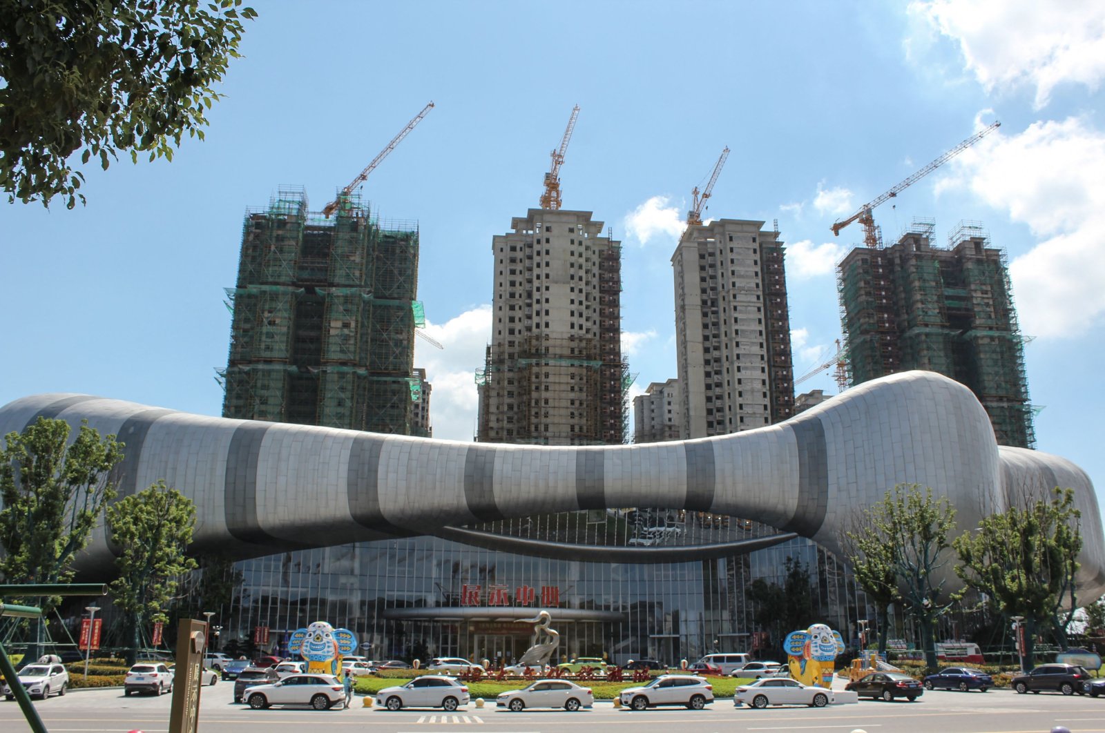 The halted under-construction Evergrande Cultural Tourism City, a mixed-used residential-retail-entertainment development, in Taicang, Suzhou city, eastern Jiangsu province, China, Sept. 17, 2021. (AFP Photo)
