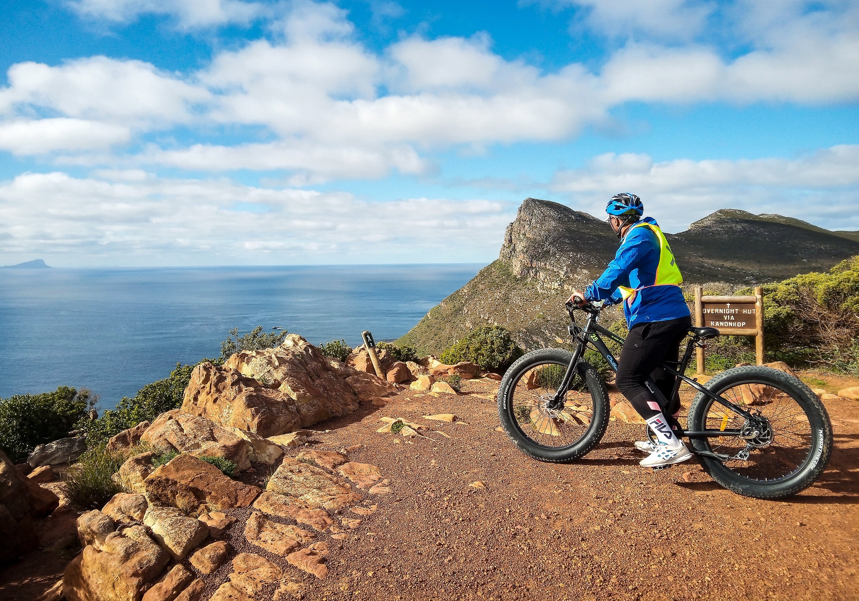  Between Cape Town and the Cape of Good Hope, there are many great choices for tours by e-bike. (Christian Selz/dpa Photo) 